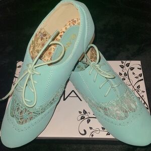 NEW Anna mint green lace faux suede oxford shoes for women size 8.5